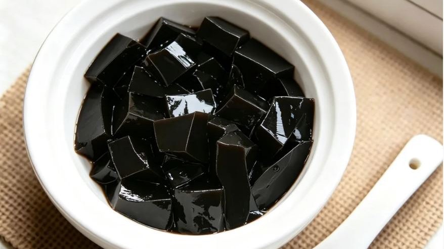 Guilinggao herbal turtle jelly cooling dessert