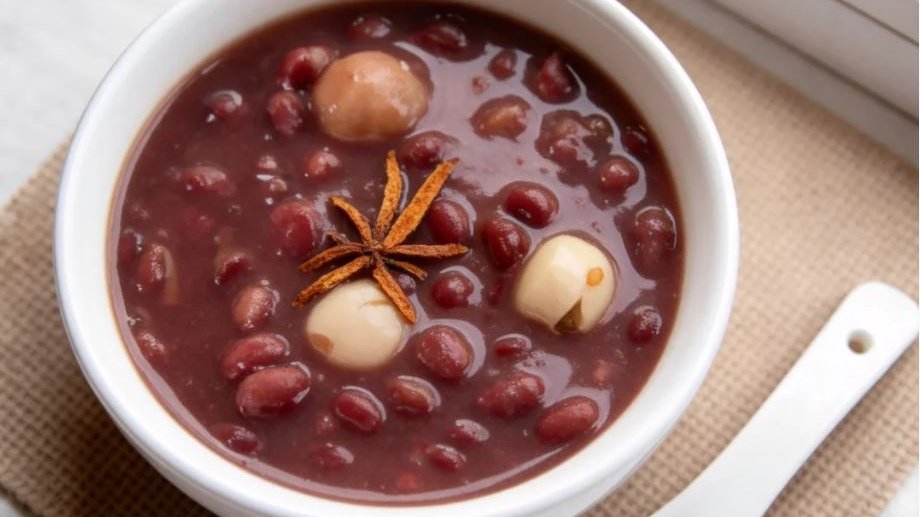 Aged tangerine peel red bean soup traditional sweet dessert