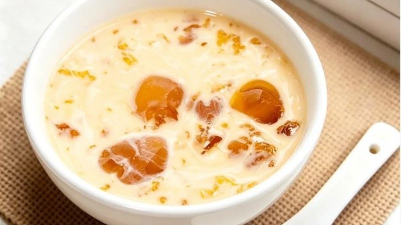 Mango Peach Gum Dessert with plant collagen and snow fungus, a low fat glutinous Chinese wellness dessert
