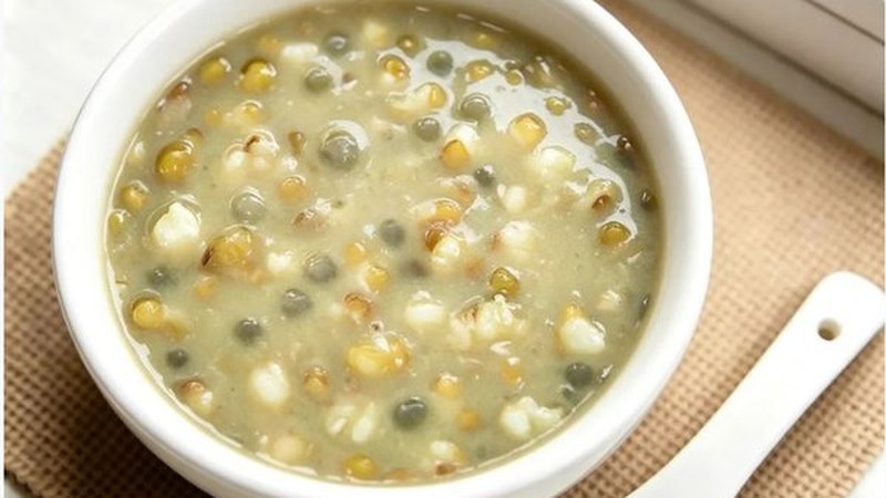 Pandan Mung Bean Sweet Bowl with mung bean and pandan, lightly sweetened with xylitol in a ready-to-eat cup